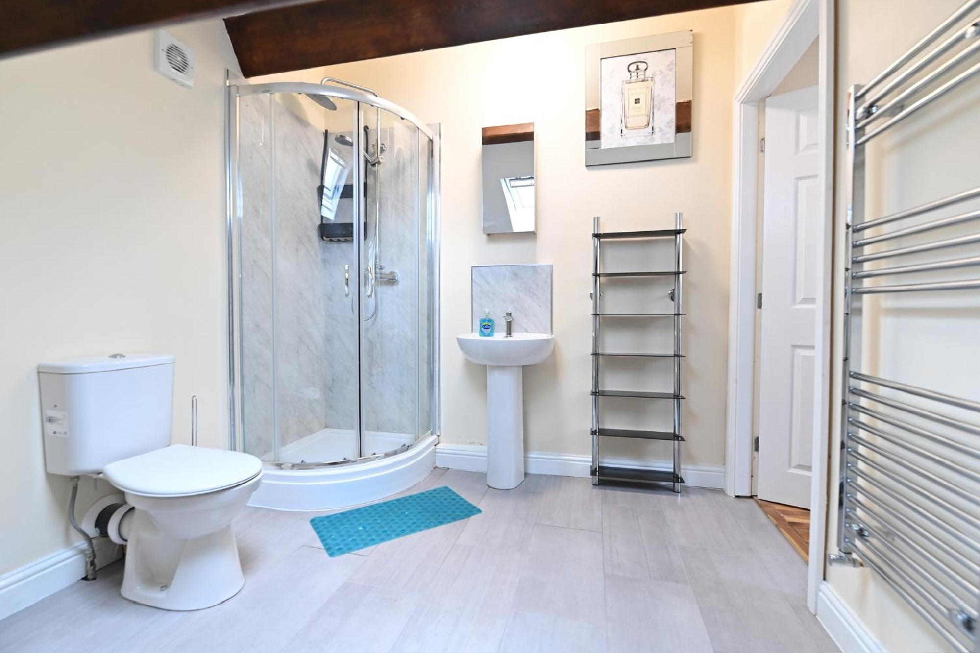 The Elm Wood Apartments Huddersfield Room photo