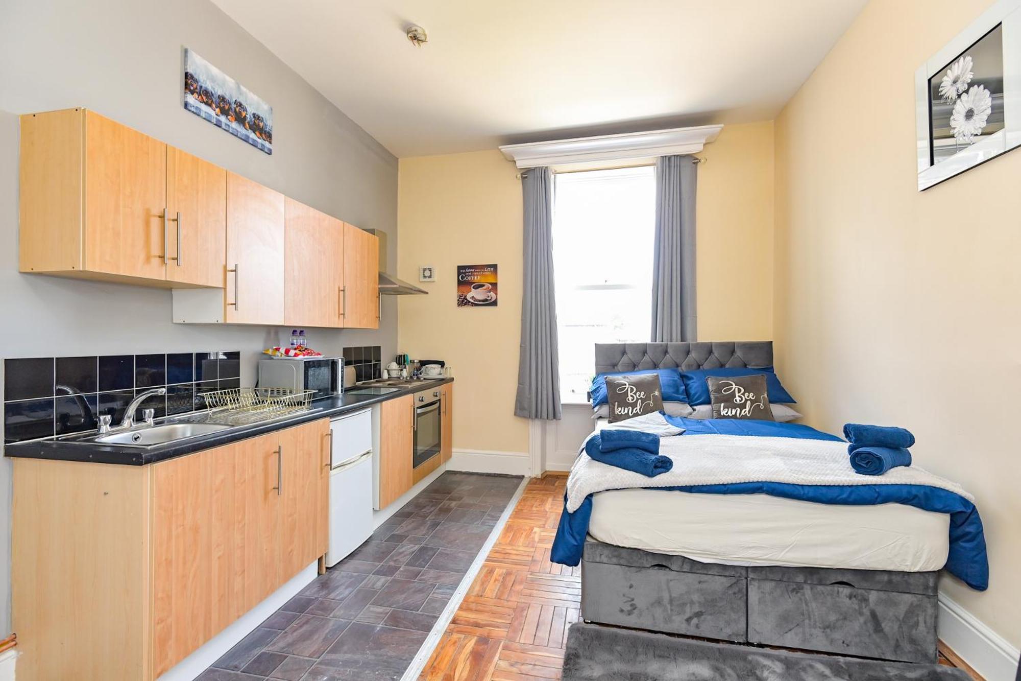 The Elm Wood Apartments Huddersfield Room photo