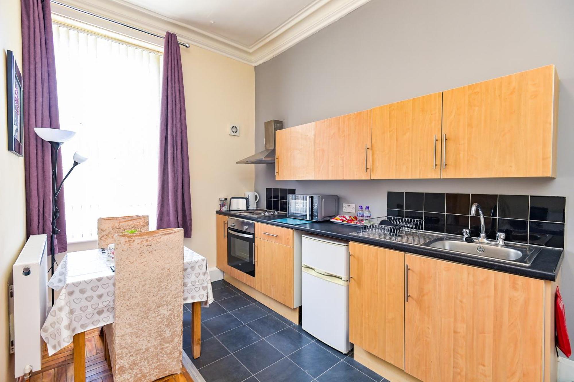 The Elm Wood Apartments Huddersfield Room photo
