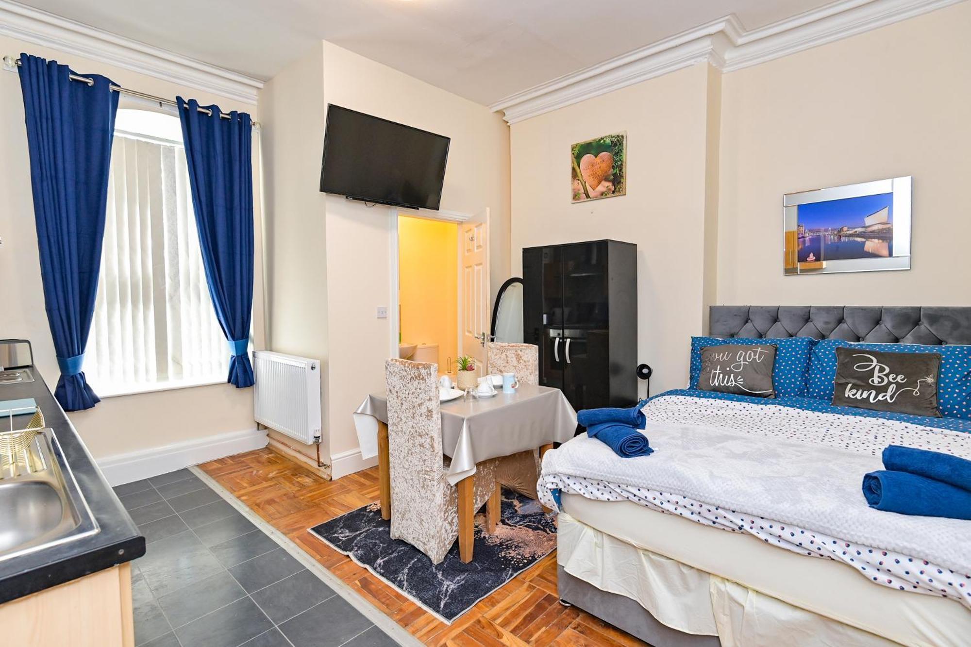 The Elm Wood Apartments Huddersfield Room photo