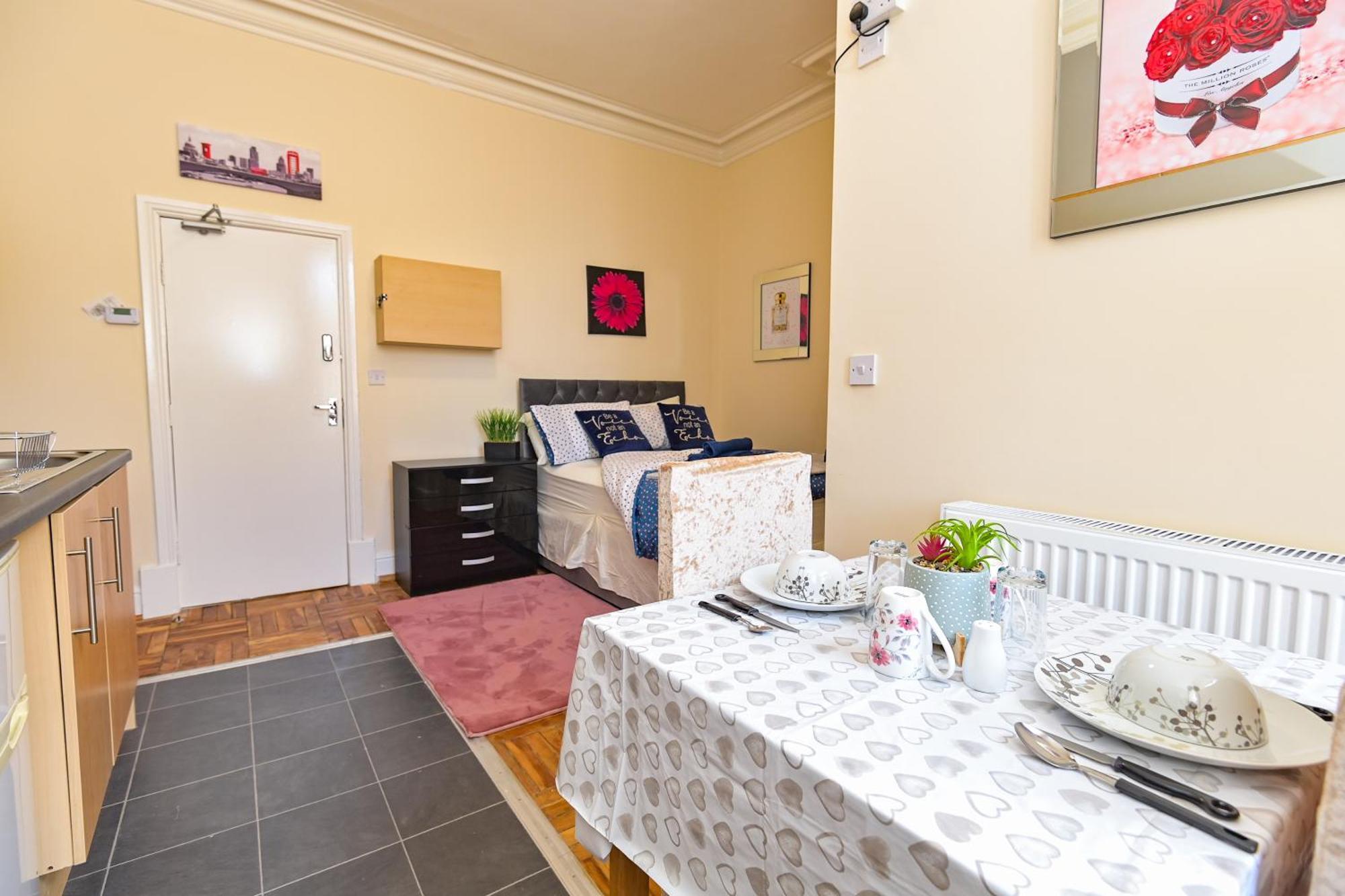 The Elm Wood Apartments Huddersfield Room photo
