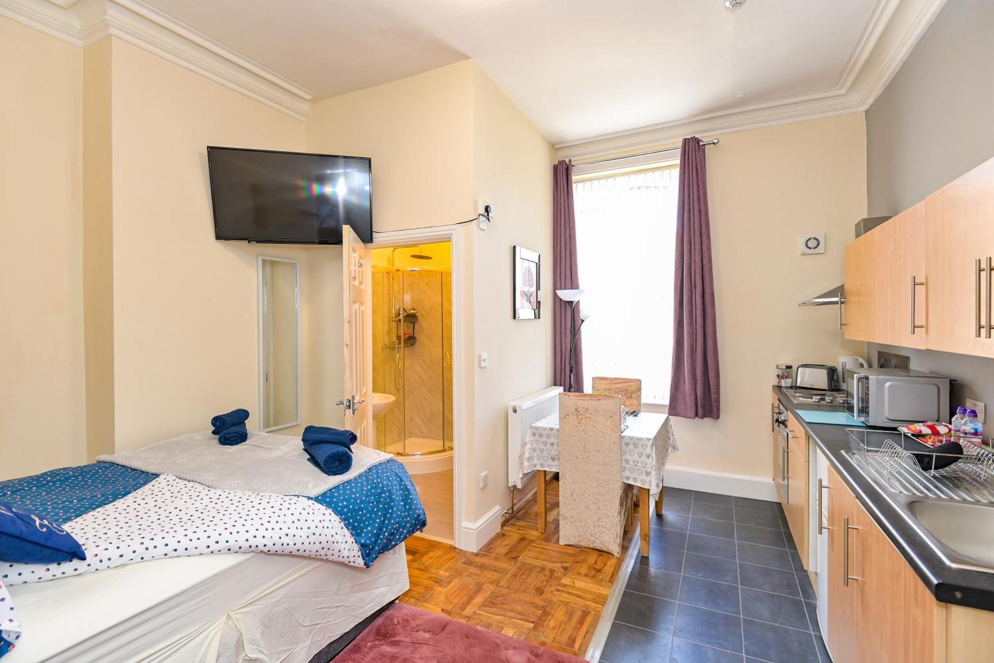 The Elm Wood Apartments Huddersfield Room photo